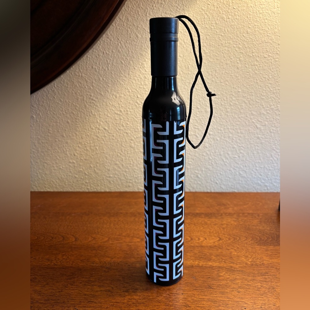 Vinrella Elegant Black and White Patterned Umbrella and Wine Bottle Case
